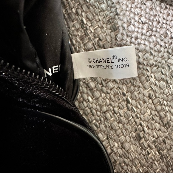 EUC CHANEL COSMETIC BAG - Picture 6 of 12